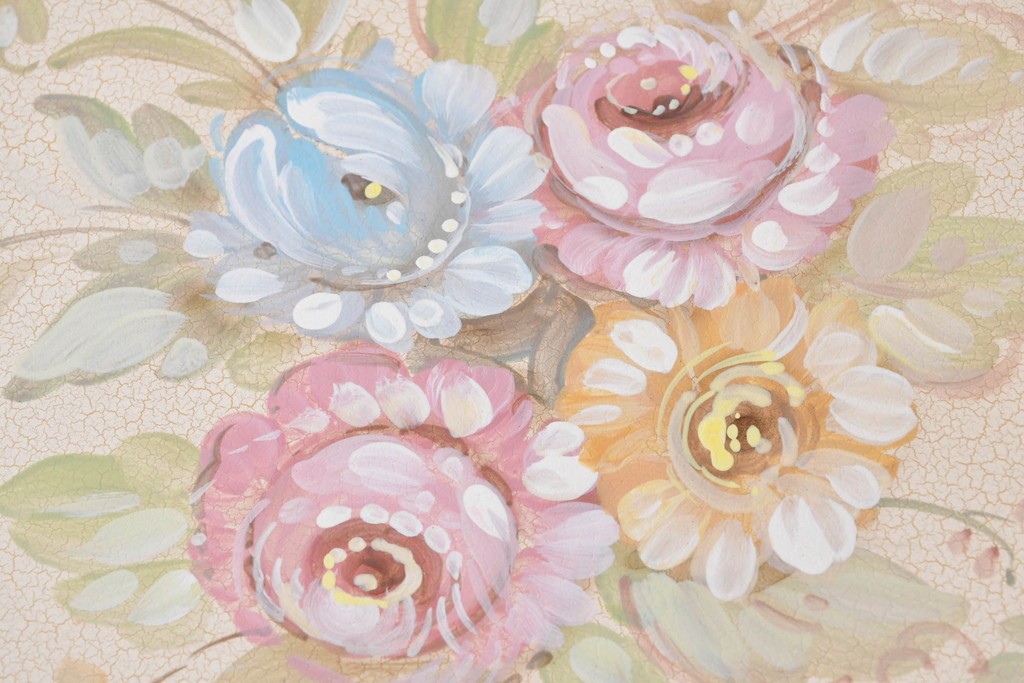 ヨーロッパビンテージ　イタリア輸入家具　ロココ調　見事な彫刻と天板の花の絵が優雅なダイニングテーブル　(R-052878)