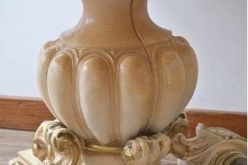 ヨーロッパビンテージ　イタリア輸入家具　ロココ調　見事な彫刻と天板の花の絵が優雅なダイニングテーブル　(R-052878)