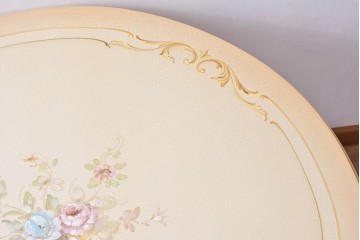 ヨーロッパビンテージ　イタリア輸入家具　ロココ調　見事な彫刻と天板の花の絵が優雅なダイニングテーブル　(R-052878)