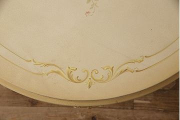 ヨーロッパビンテージ　イタリア輸入家具　ロココ調　見事な彫刻と天板の花の絵が優雅なダイニングテーブル(ラウンドテーブル、ヴィンテージ)(R-052878)