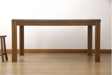 中古　美品　カリモク家具(karimoku)　domani(ドマーニ)　Morganton(モーガントン)　直線のシルエットが印象的なライトコニャック色ダイニングテーブル(食卓)(定価約19万円)(R-052879)