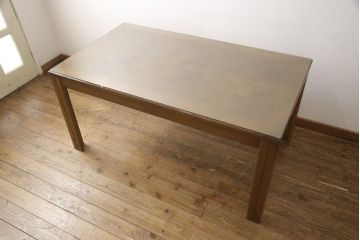 中古　美品　カリモク家具(karimoku)　domani(ドマーニ)　Morganton(モーガントン)　直線のシルエットが印象的なライトコニャック色ダイニングテーブル(食卓)(定価約19万円)(R-052879)