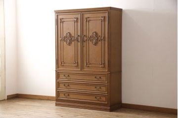和製ビンテージ　内部桐材　クラシカルなデザインが目を引く、彫刻入りの上質な洋風和タンス(桐箪笥、桐たんす、衣装箪笥、着物箪笥、ヴィンテージ)(R-052881)