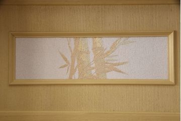 和製ビンテージ　内部桐材　クラシカルなデザインが目を引く、彫刻入りの上質な洋風和タンス(桐箪笥、桐たんす、衣装箪笥、着物箪笥、ヴィンテージ)(R-052881)