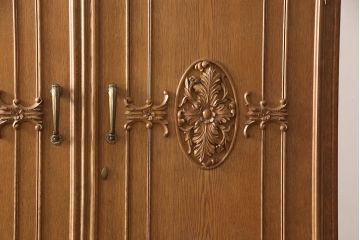 和製ビンテージ　内部桐材　クラシカルなデザインが目を引く、彫刻入りの上質な洋風和タンス(桐箪笥、桐たんす、衣装箪笥、着物箪笥、ヴィンテージ)(R-052881)