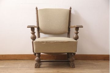 中古　永田良介商店　アームや脚の凝ったデザインが目を引く1人掛けソファ(一人掛けソファ、アームチェア、椅子)(R-052886)