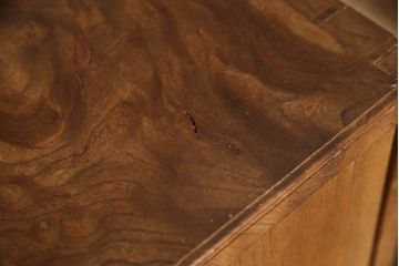 和製アンティーク　極上品　総ケヤキ材　玉杢　上質な和の空間にぴったりな扉付き小引き出し(掛硯型、懸硯型、船箪笥、小物収納、卓上収納)(R-052903)