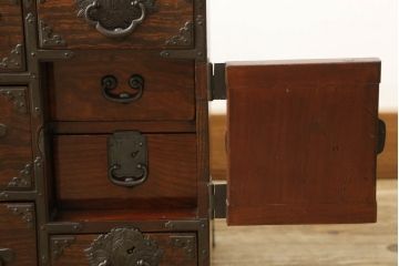 和製アンティーク　総ケヤキ材・前板玉杢　丁寧なつくりが見事な仙台小箪笥(仙台箪笥、小引き出し、和タンス)(R-052910)