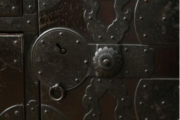 和製アンティーク　ヒノキ材　重厚感漂う最上地方の小箪笥(引き出し、小タンス、チェスト)(R-052911)
