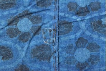 明治期　赤入り藍型染木綿古布(布団皮、藍染)(R-052913)