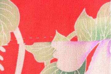 大正〜昭和初期　総花柄縮緬着物(振袖、古布、赤縮、正絹)(R-052914)