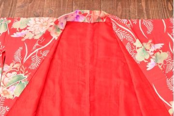 大正〜昭和初期　総花柄縮緬着物(振袖、古布、赤縮、正絹)(R-052914)
