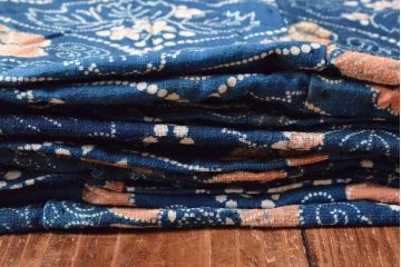 明治期　赤入り藍型染木綿古布(布団皮、藍染)(R-052917)