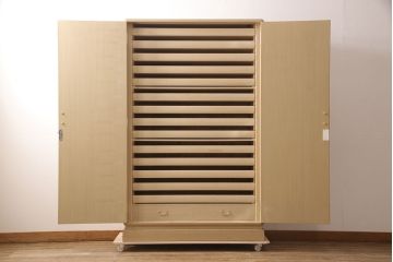 中古　繊細な意匠が施された金具が上品な雰囲気を高める加茂総桐箪笥(大丸)(桐たんす、着物箪笥、衣装たんす)(R-052923)