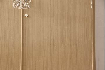 中古　繊細な意匠が施された金具が上品な雰囲気を高める加茂総桐箪笥(大丸)(桐たんす、着物箪笥、衣装たんす)(R-052923)