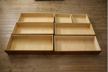 中古　美品　横浜クラシック家具　ダニエル(daniel)　A-103　エレガントな意匠が素敵な整理タンス(定価約60万)(チェスト、引き出し)(R-052924)