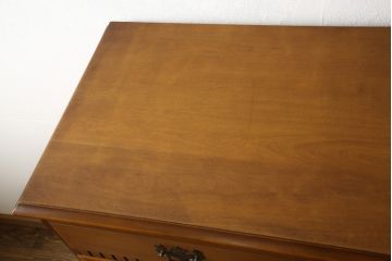 中古　美品　横浜クラシック家具　ダニエル(daniel)　A-103　エレガントな意匠が素敵な整理タンス(定価約60万)(チェスト、引き出し)(R-052924)