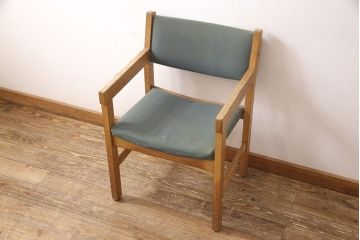 デンマークビンテージ　Hans J Wegner(ハンス・J・ウェグナー)　GETAMA(ゲタマ)　CONFERENCECHAIR　オーク材　洗練された佇まいが目を引くカンファレンスチェア(アームチェア、イス、椅子、ダイニングチェア、ヴィンテージ、北欧)(R-052926)
