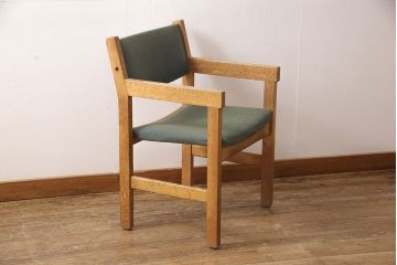 デンマークビンテージ　Hans J Wegner(ハンス・J・ウェグナー)　GETAMA(ゲタマ)　CONFERENCECHAIR　オーク材　洗練された佇まいが目を引くカンファレンスチェア(アームチェア、イス、椅子、ダイニングチェア、ヴィンテージ、北欧)(R-052926)