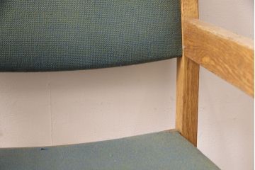 デンマークビンテージ　Hans J Wegner(ハンス・J・ウェグナー)　GETAMA(ゲタマ)　CONFERENCECHAIR　オーク材　洗練された佇まいが目を引くカンファレンスチェア(アームチェア、イス、椅子、ダイニングチェア、ヴィンテージ、北欧)(R-052926)