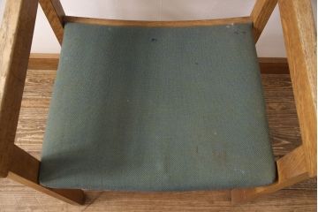 デンマークビンテージ　Hans J Wegner(ハンス・J・ウェグナー)　GETAMA(ゲタマ)　CONFERENCECHAIR　オーク材　洗練された佇まいが目を引くカンファレンスチェア(アームチェア、イス、椅子、ダイニングチェア、ヴィンテージ、北欧)(R-052926)