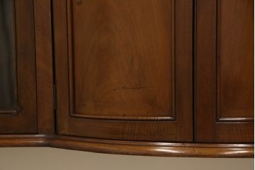 イギリスアンティーク　マホガニー材　猫脚が優雅な雰囲気を醸し出すサイドボード(キャビネット、収納棚)(R-052928)