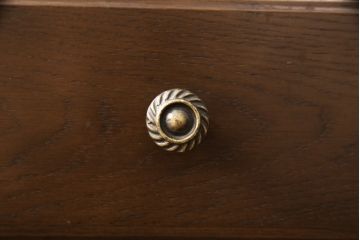 中古　美品　カリモク家具(karimoku)　domani(ドマーニ)　QUEENS　LIFE(クイーンズライフ)　クラシカルな佇まいが目を引くドレッサー(定価約30万円)(鏡台、引き出し)(R-052929)