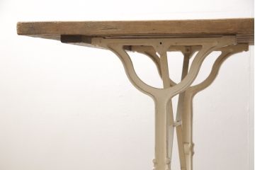 中古　ナチュラルな雰囲気がかわいらしいアンティーク風鉄脚テーブル(作業台、デスク、在宅ワーク、在宅用)(R-052933)
