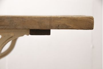 中古　ナチュラルな雰囲気がかわいらしいアンティーク風鉄脚テーブル(作業台、デスク、在宅ワーク、在宅用)(R-052933)