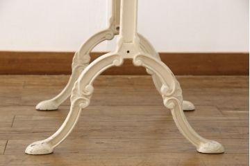 中古　ナチュラルな雰囲気がかわいらしいアンティーク風鉄脚テーブル(作業台、デスク、在宅ワーク、在宅用)(R-052933)