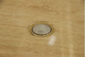 中古　イタリア輸入家具　クラシカルな佇まいが魅力的な縦型キャビネット(ガラスケース、キュリオケース、飾り棚)(R-052934)