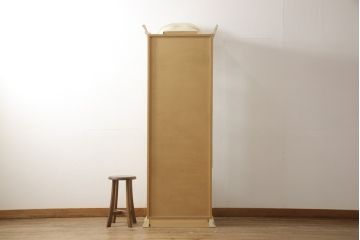 中古　イタリア輸入家具　クラシカルな佇まいが魅力的な縦型キャビネット(ガラスケース、キュリオケース、飾り棚)(R-052934)