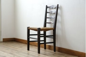 中古　松本民芸家具　#517型　背板のデザインがおしゃれなラッシチェア(ダイニングチェア、椅子)(定価約11万円)(R-052940)