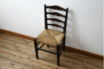 中古　松本民芸家具　#517型　背板のデザインがおしゃれなラッシチェア(ダイニングチェア、椅子)(定価約11万円)(R-052940)