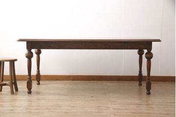 中古　カントリーハウス　秋山木工　ナラ材　上質なつくりが魅力的なダイニングテーブル(作業台、食卓)(R-052942)
