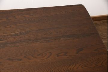 中古　カントリーハウス　秋山木工　ナラ材　上質なつくりが魅力的なダイニングテーブル(作業台、食卓)(R-052942)