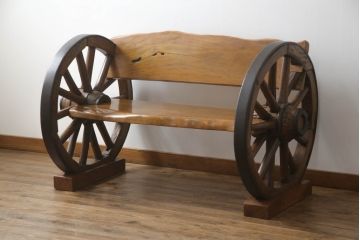 和製ビンテージ　珍品!　古い大八車の車輪を大胆に使ったリメイクベンチ(長椅子、木製ベンチ、板座チェア、ヴィンテージ)(R-052948)