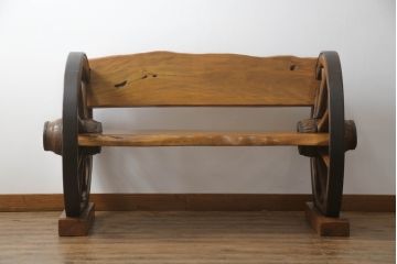 和製ビンテージ　珍品!　古い大八車の車輪を大胆に使ったリメイクベンチ(長椅子、木製ベンチ、板座チェア、ヴィンテージ)(R-052948)
