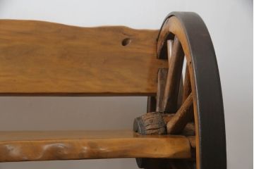 和製ビンテージ　珍品!　古い大八車の車輪を大胆に使ったリメイクベンチ(長椅子、木製ベンチ、板座チェア、ヴィンテージ)(R-052948)