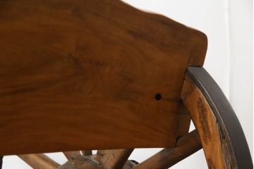 和製ビンテージ　珍品!　古い大八車の車輪を大胆に使ったリメイクベンチ(長椅子、木製ベンチ、板座チェア、ヴィンテージ)(R-052948)