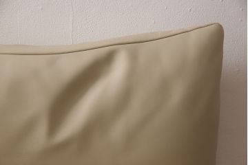 中古　超美品　2019年3月購入品　Cassina(カッシーナ)　MARALUNGA(マラルンガ)　FYランク革　オイスターホワイトの1人掛けソファ(定価約110万円)(アームチェア)(R-052956)