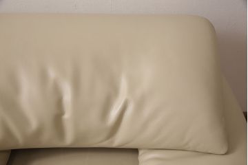 中古　超美品　2019年3月購入品　Cassina(カッシーナ)　MARALUNGA(マラルンガ)　FYランク革　オイスターホワイトの1人掛けソファ(定価約110万円)(アームチェア)(R-052956)