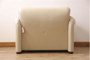 中古　超美品　2019年3月購入品　Cassina(カッシーナ)　MARALUNGA(マラルンガ)　FYランク革　オイスターホワイトの1人掛けソファ(定価約110万円)(アームチェア)(R-052956)
