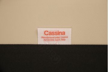 中古　超美品　2019年3月購入品　Cassina(カッシーナ)　MARALUNGA(マラルンガ)　FYランク革　オイスターホワイトの1人掛けソファ(定価約110万円)(アームチェア)(R-052956)