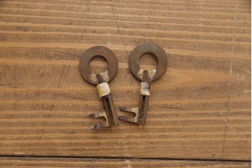 和製アンティーク　前面ケヤキ材　繊細なデザインの金具と漆がきれいな米沢箪笥(和たんす、収納箪笥、時代箪笥、引き出し)(R-052957)