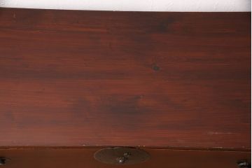 和製アンティーク　前面ケヤキ材　繊細なデザインの金具と漆がきれいな米沢箪笥(和たんす、収納箪笥、時代箪笥、引き出し)(R-052958)