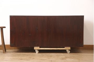 和製アンティーク　前面ケヤキ材　繊細なデザインの金具と漆がきれいな米沢箪笥(和たんす、収納箪笥、時代箪笥、引き出し)(R-052958)