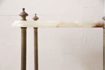フランスアンティーク　高級品　大理石と真鍮の組み合わせがワンランク上の空間を演出するサイドテーブル(コンソールテーブル、飾り棚、花台)(R-052961)