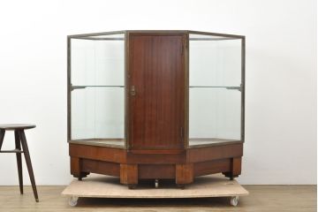 フランスアンティーク　六角形のフォルムが珍しい!フレームに真鍮が使われているガラスケース(ショーケース、陳列棚、店舗什器)(R-052965)