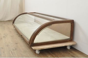 フランスアンティーク　木枠がナチュラルやカントリーテイストにぴったりな、Rガラス卓上ショーケース(ガラスケース、店舗什器、曲げガラス)(R-052976)